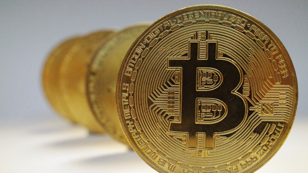 ارتفاع سعر "بيتكوين" إلى 63930 دولار في أعلى مستوى منذ أبريل
