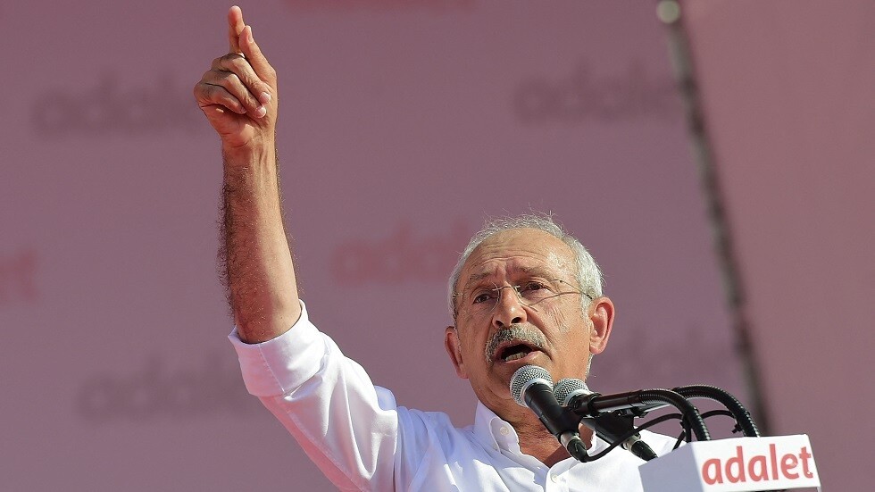 زعيم المعارضة التركية مخاطبا نجل أردوغان: من أنت؟