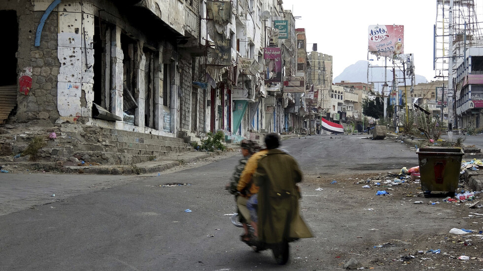 وسائل إعلام يمنية: اغتيال قيادي بارز في "حزب الإصلاح" في تعز
