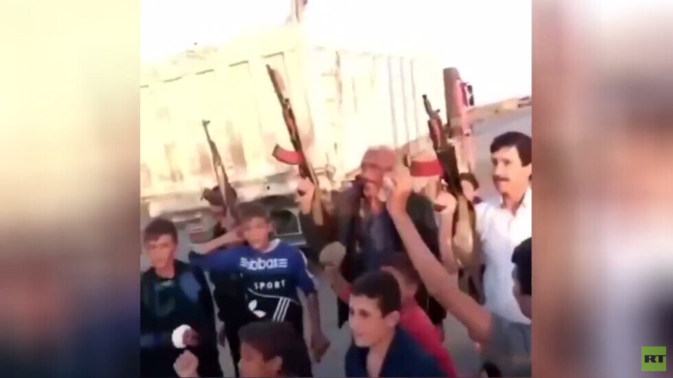 سوريا للمرة الثانية في أسبوع.. أهالي قرية حامو بالقامشلي يعترضون رتلا أمريكيا - فيديو
