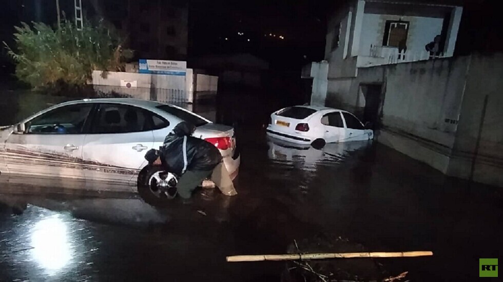 الفيضانات تجتاح الجزائر والحماية المدنية تواصل البحث عن شخص مفقود (فيديو)