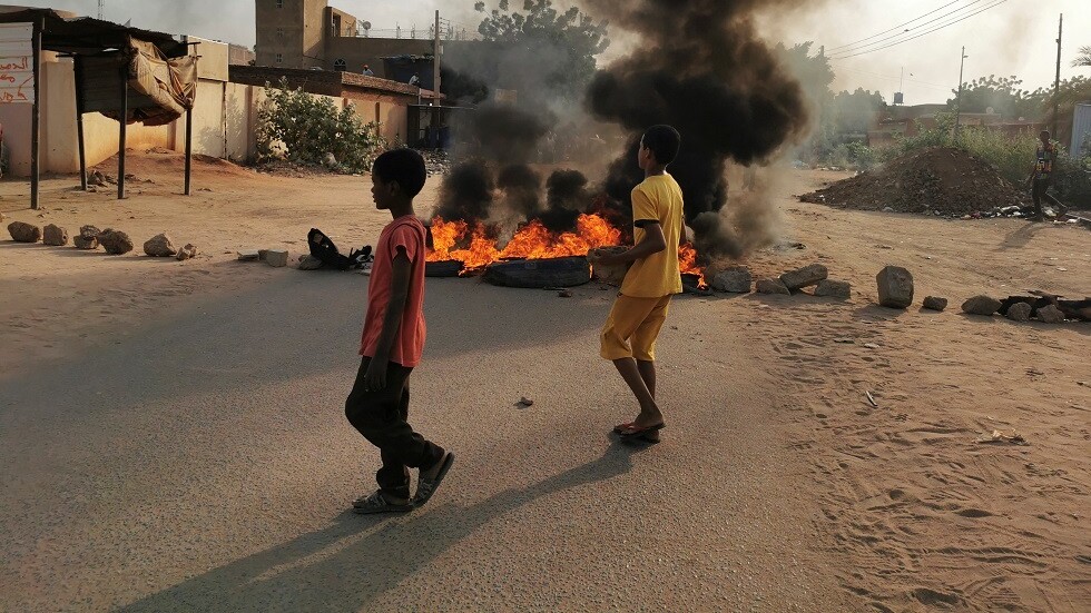 السودان.. مقتل 3 أشخاص بالرصاص وإصابة أكثر من 80 آخرين