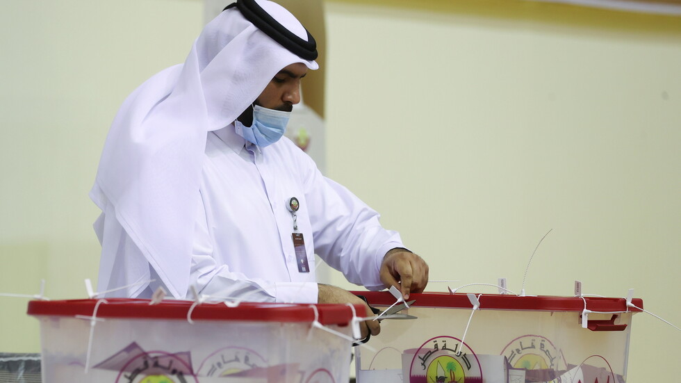 انتخاب حسن بن عبد الله الغانم رئيسا لأول برلمان منتخب في  قطر