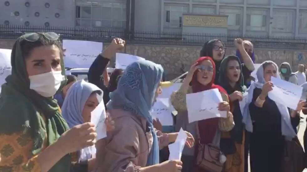مظاهرة نسائية في كابل تطالب "طالبان" باحترام حقوق المرأة