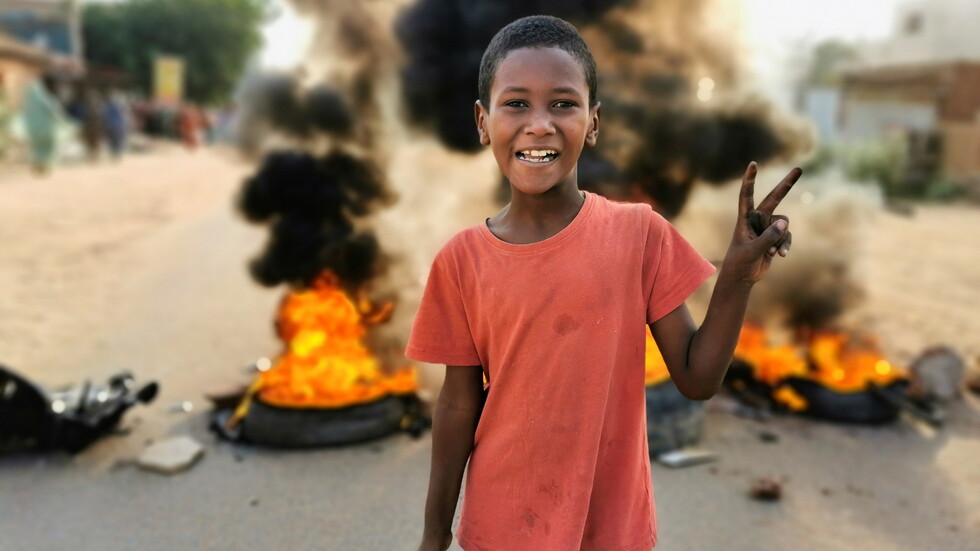 سفراء السودان لدى فرنسا وبلجيكا وسويسرا يعلنون انحيازهم للشعب وثورته