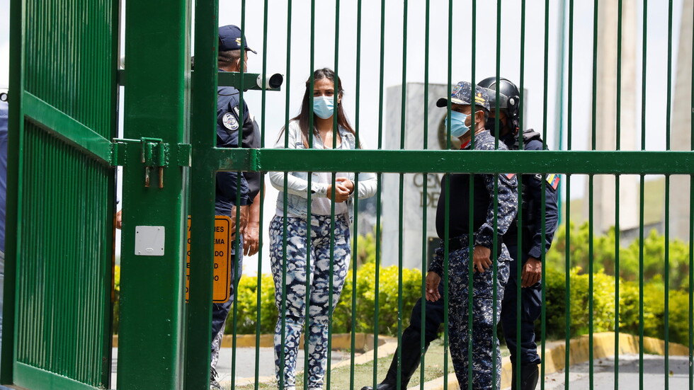 فنزويلا تطلق سراح اثنين من 3 ناشطين في منظمة غير حكومية متهمين بالإرهاب
