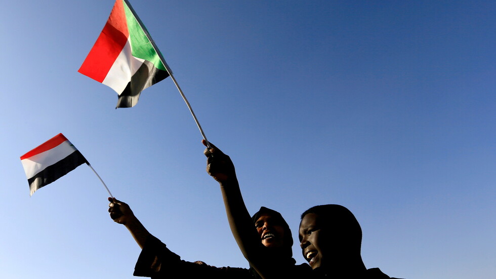 الخارجية السودانية تعلن أن السفراء الرافضين لسيطرة العسكريين على السلطة ممثلون للحكومة