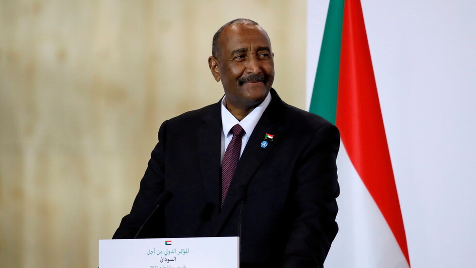 البرهان يعفي سفيري السودان في تركيا والإمارات وغيرهما