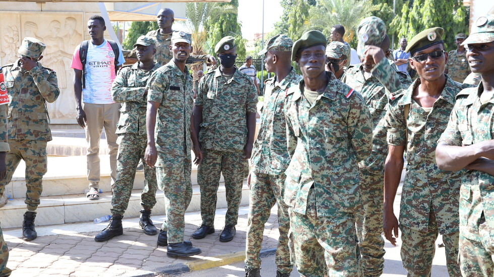 وزراء في حكومة السودان الانتقالية يتوجهون ببيان للجيش والقوات الأمنية