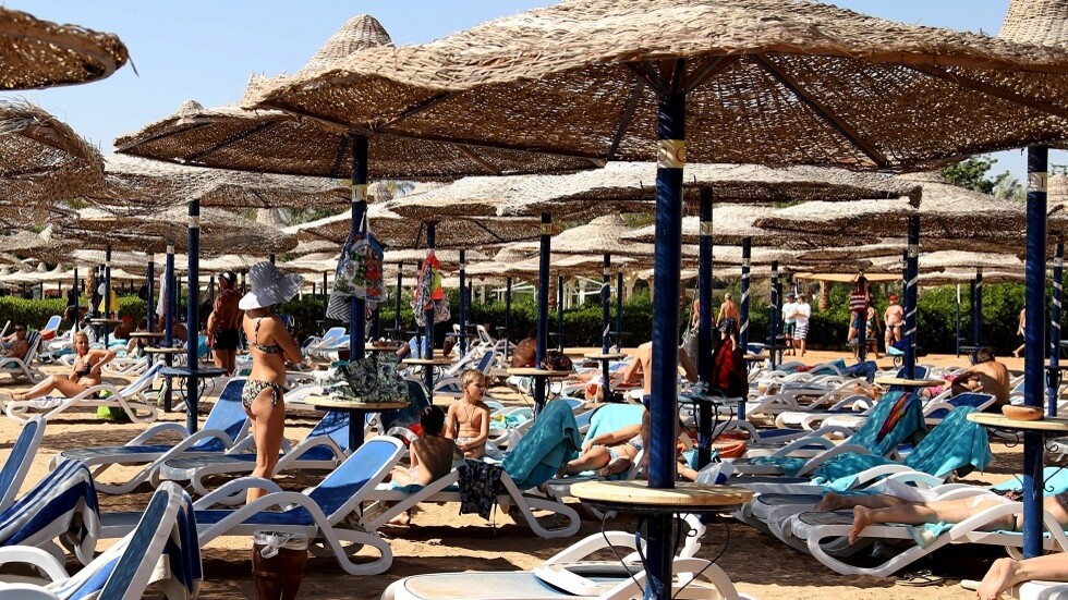 النيابة العامة المصرية تحقق في واقعة تسمم عشرات السياح في الغردقة