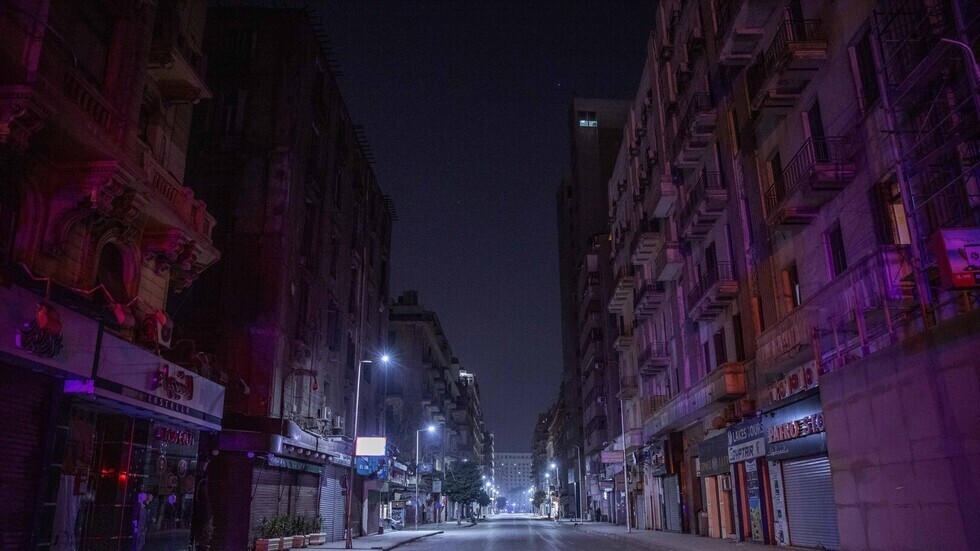 مصر تسجل 951 إصابة و63 وفاة جديدة بكورونا