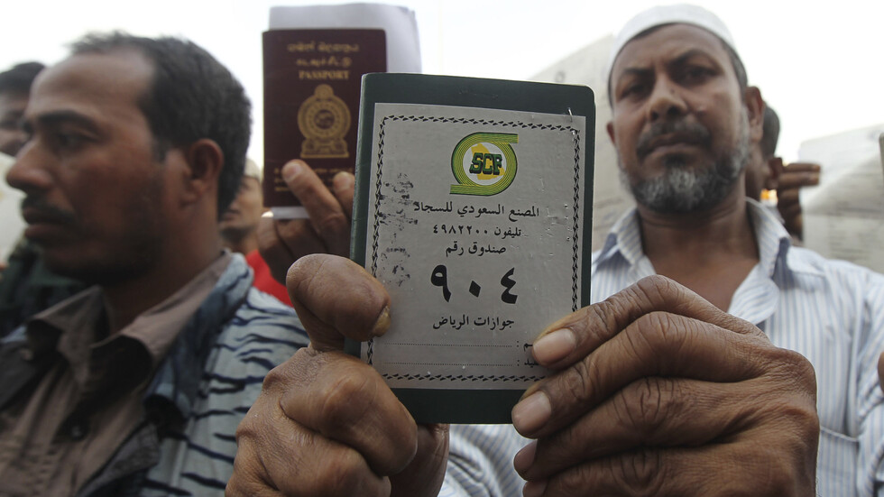 الجوازات السعودية تذكر بإجراء مهم للمقيمين الأجانب في المملكة