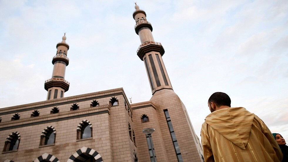 فضيحة في هولندا.. البلديات تستهدف المساجد بعملية تجسس
