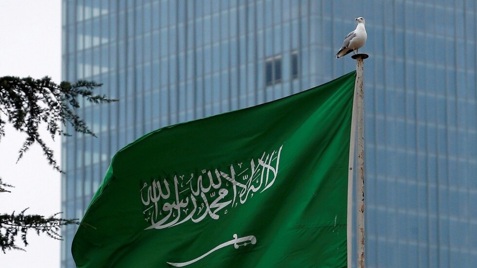 بعد إطلاق سراحه.. والد الشاب السعودي علي النمر ينشر صورة حديثه لنجله