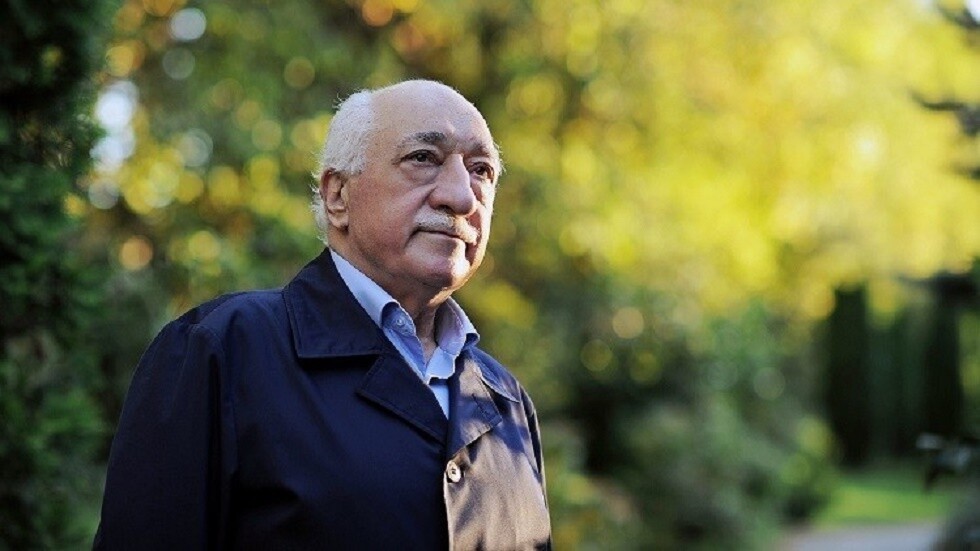 برلماني تركي يكشف مكيدة دبرها أردوغان لفتح الله غولن
