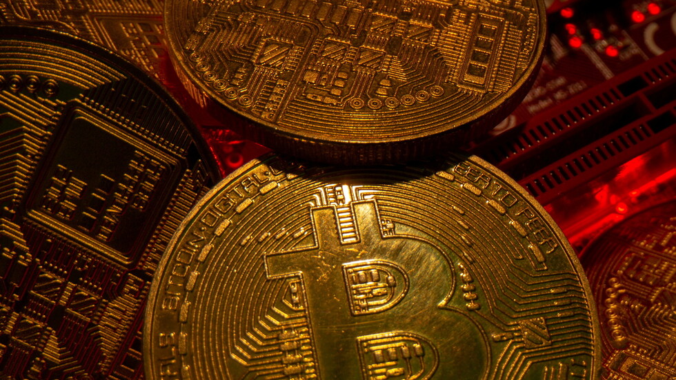 مكاسب العملات المشفرة ترفع "إيثر" لمستوى قياسي جديد و"بتكوين" قرب قمة 3 أسابيع