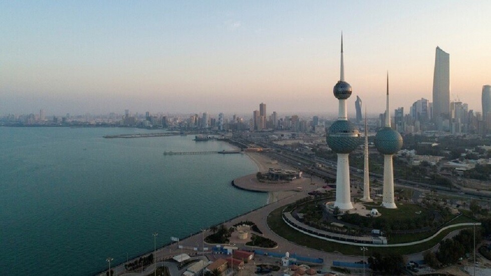 الكويت.. تبرئة الشاعر الساير من الإساءة للذات الأميرية