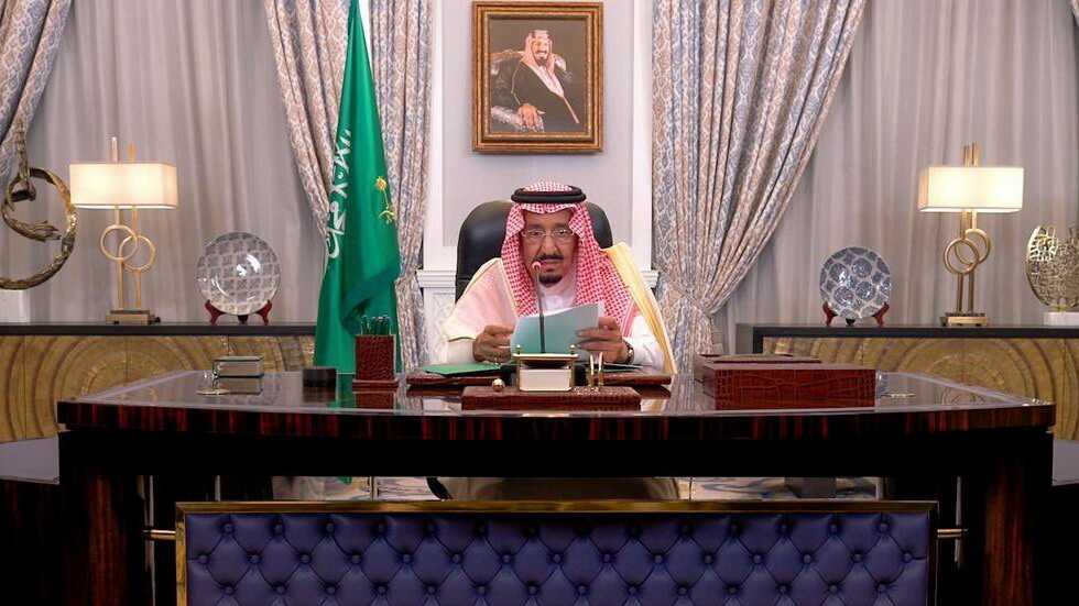 الملك السعودي يتلقى رسالة من أمير قطر
