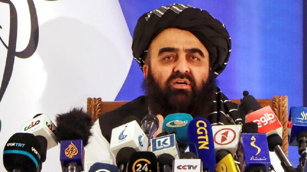 وزير الخارجية في الحكومة الأفغانية المؤقتة يزور باكستان