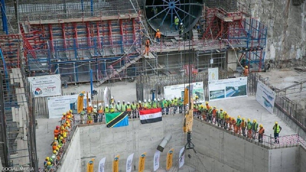 مدير مشروع "سد جوليوس نيريري" التنزاني: 500 مهندس وفني مصري يشاركون في إنشاء السد