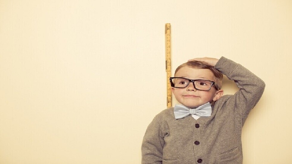 لماذا بعض الناس أقصر من غيرهم؟ العلم يجد الإجابة أخيرا في أدمغتنا