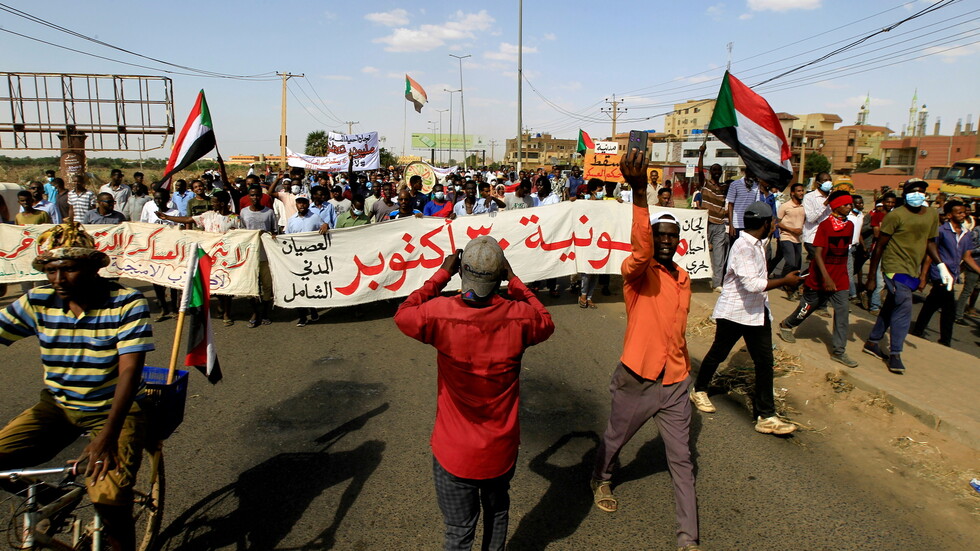 تجمع المهنيين في السودان: لا شرعية لقرارات البرهان ومجلسه