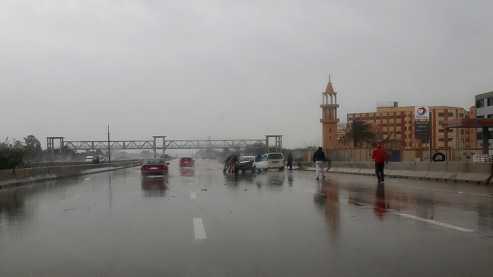 مصر.. محافظ أسوان يوقف حركة الملاحة النهرية ويغلق الطرق السريعة بسبب العواصف