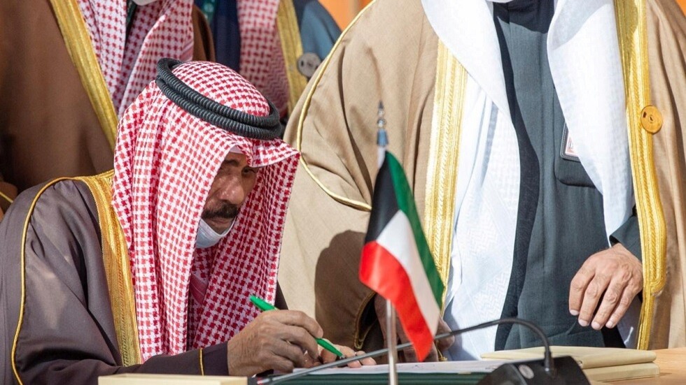 أمير الكويت يقبل استقالة الحكومة