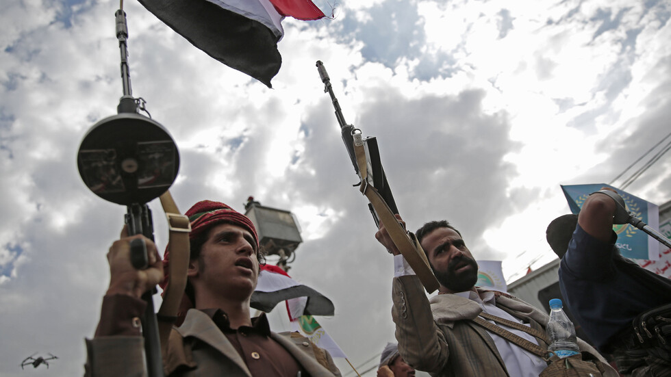 الحوثيون يتهمون القوات الحكومية بإعدام أسرى في الساحل الغربي