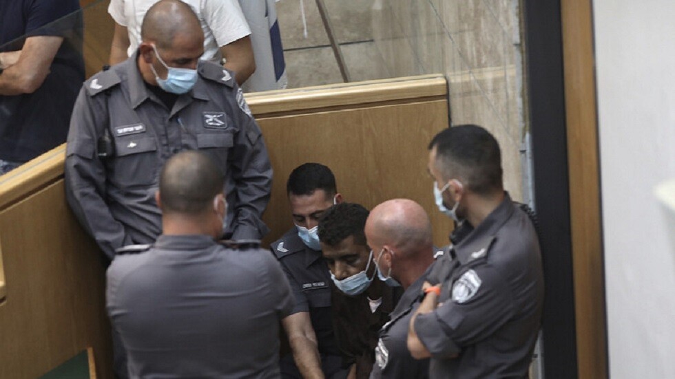 "هيئة الأسرى": إسرائيل تواصل عزل الأسير زكريا الزبيدي بظروف قاسية في سجن ايشل