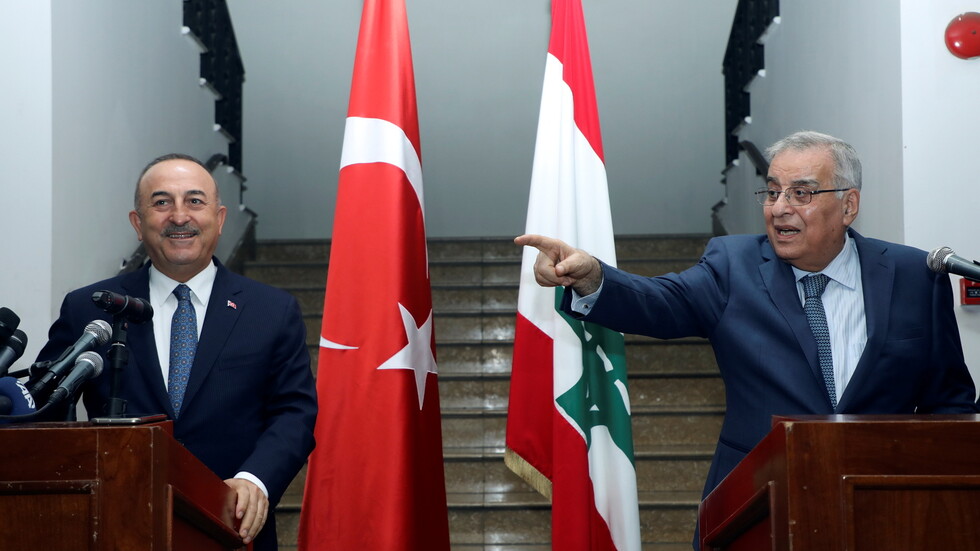 بينها ملف "النازحين السوريين" وإعادة إعمار المرفأ.. مباحثات بين وزير الخارجية التركي ونظيره اللبناني