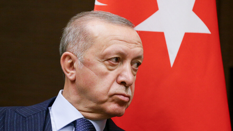 أردوغان يتسلم خريطة لـ"العالم التركي" تضم أراضي تابعة لدول أخرى
