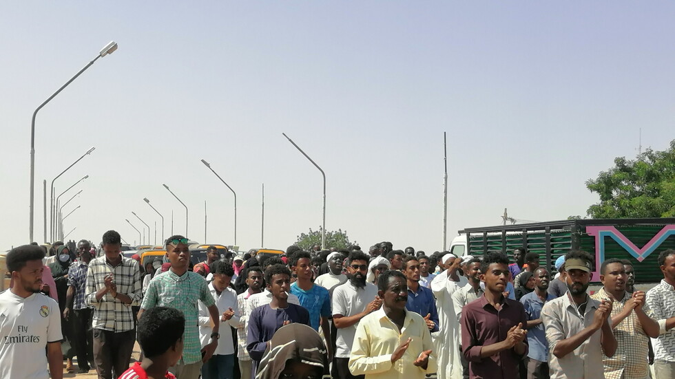 السودان.. محكمة تأمر بسجن مدراء شركات الاتصالات لحين إعادة الإنترنت للبلاد
