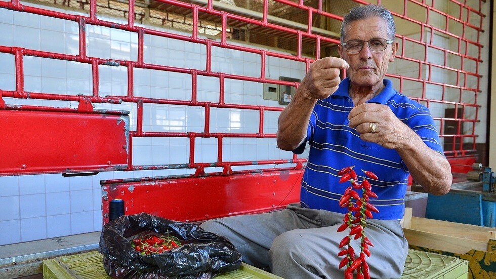 طبيبة تؤكد وجود فوائد جمة للفلفل الأحمر الحار وتحذر البعض من مخاطر تناوله