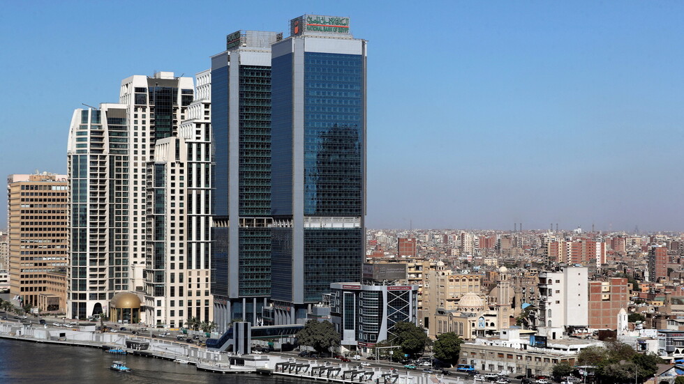 شاعر غنائي يطالب بنقابة للشعراء في مصر