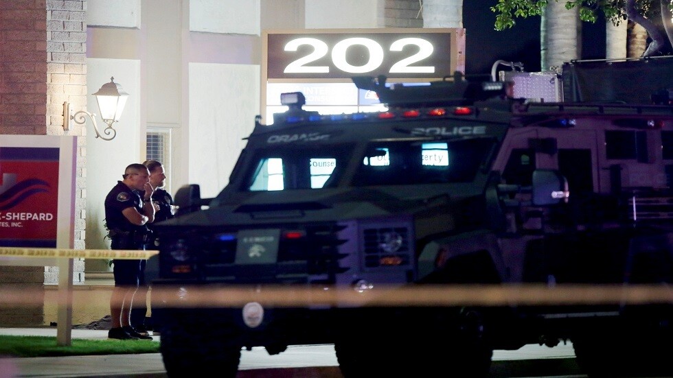 الولايات المتحدة.. 80 شخصا سرقوا متجرا لبيع الملابس في كاليفورنيا