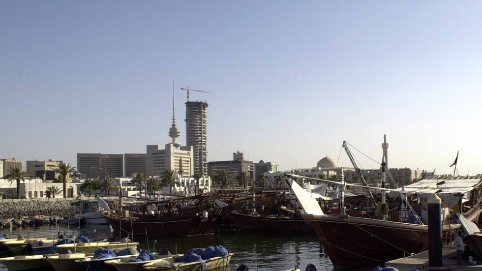 الكويت.. صياد أسماك يعثر على كمية كبيرة من مخدر الحشيش في شباكه برأس الزور
