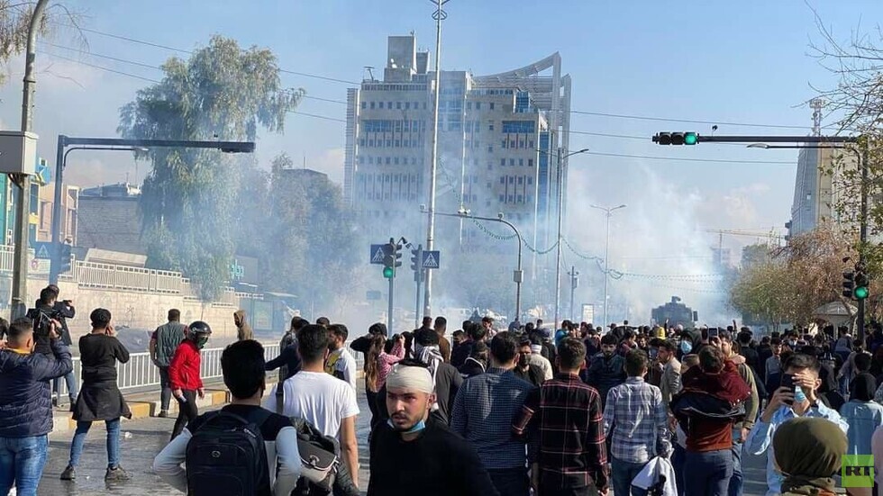 العراق.. حالات اختناق وإصابات في احتجاجات طلبة السليمانية - فيديو