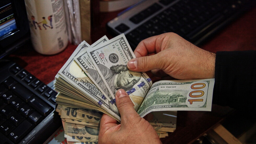 مصر تقترض 3 مليارات دولار