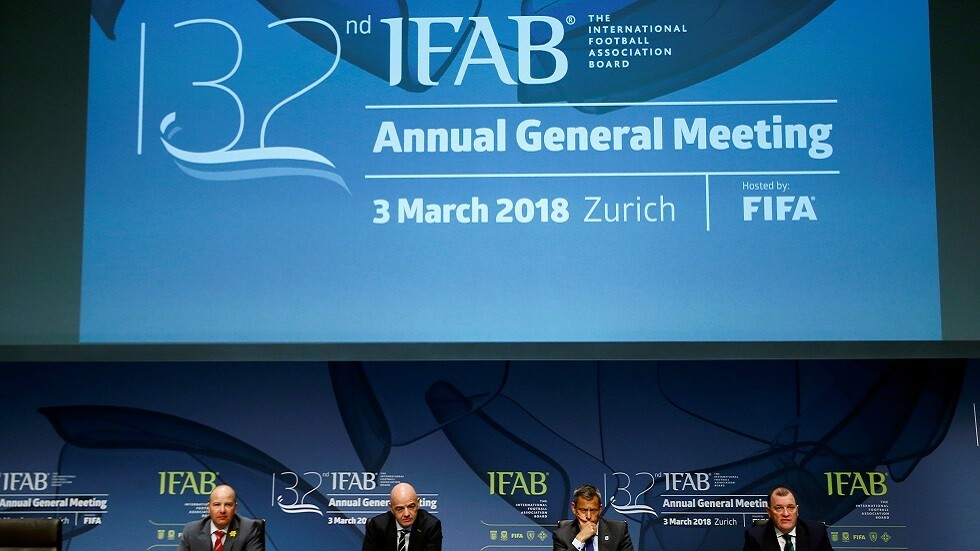 "إيفاب" يتجه لتثبيت خيار التبديلات الخمسة في كرة القدم بشكل دائم