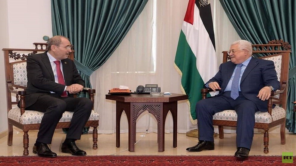 وزير الخارجية الأردني يصل إلى رام الله ويبحث مع عباس "عملا مشتركا" لحل القضية الفلسطينية (صورة)