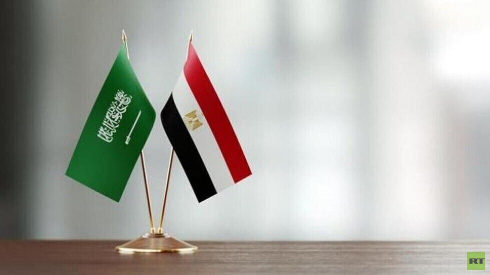 وزير الطاقة المصري: توقيع عقود خط الربط الكهربائي مع السعودية