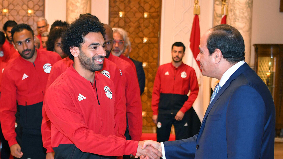 شاب من ذوي الهمم يتمنى لقاء محمد صلاح.. والسيسي: نجيبه