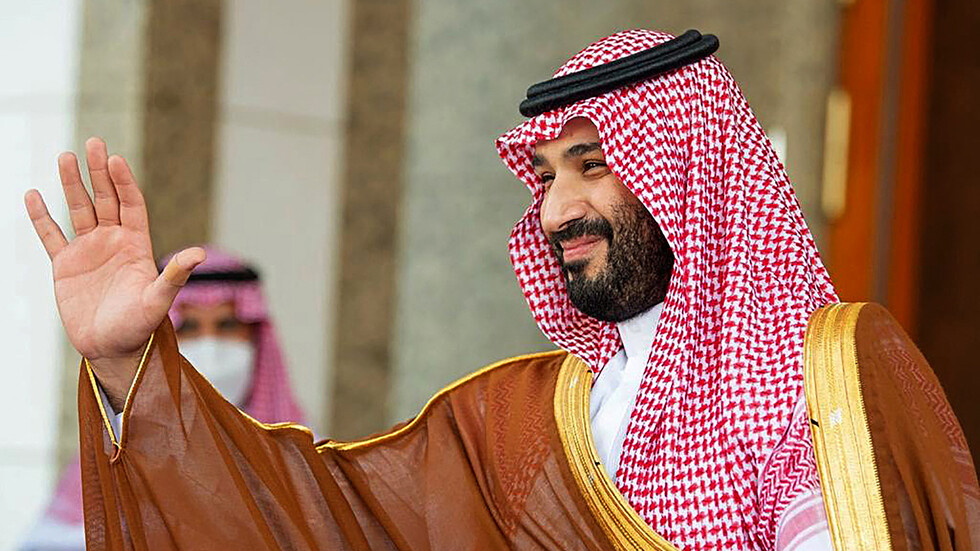 سبقته رسائل الملك.. ولي العهد السعودي يبدأ من مسقط جولة خليجية تستمر 5 أيام
