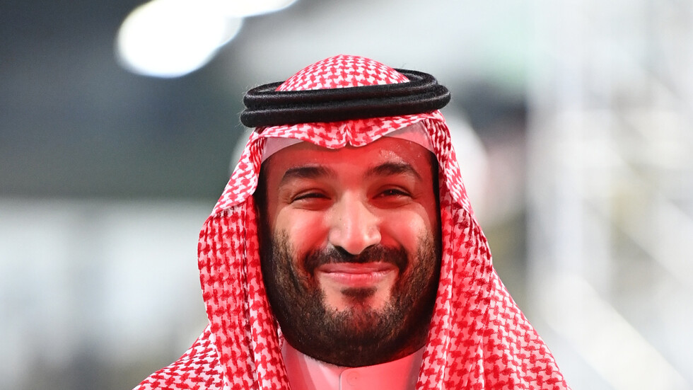 بن سلمان يبعث برقية لسلطان عمان في ختام زيارته للسلطنة