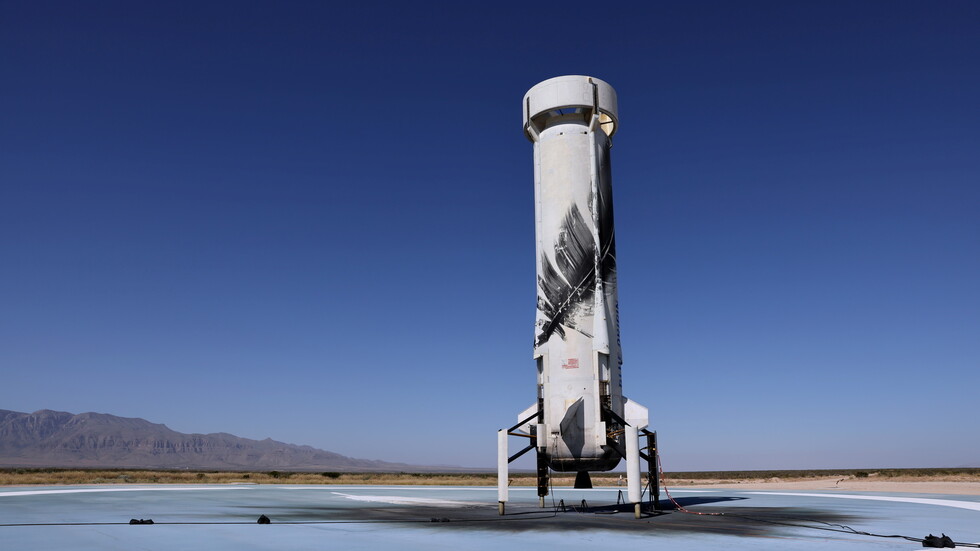 شركة Blue Origin تطلق صاروخا إلى الفضاء يحمل سياحا