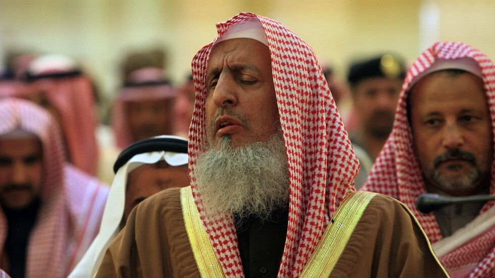 بعد "الإخوان" و"السرورية".. خطباء السعودية يحذرون من "الأحباب"