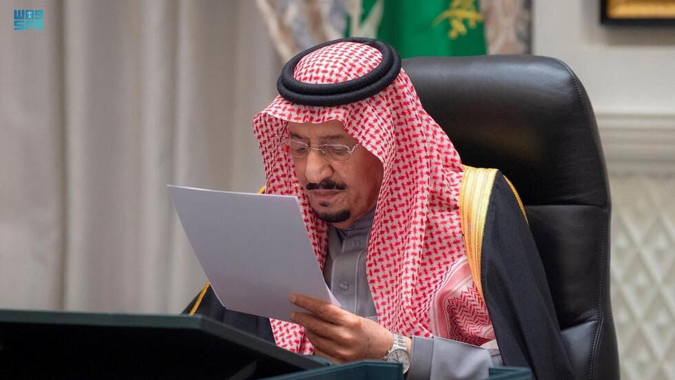العاهل السعودي يتلقى رسائل من ملك البحرين وسلطان عمان (صور)