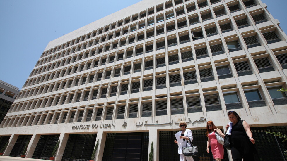 محكمة فرنسية تأمر مصرفا لبنانيا بدفع 2.8 مليون دولار لمودعة منعت من سحب نقودها