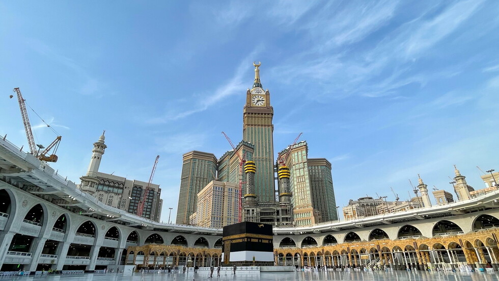 السعودية تطلق مبادرة تسمح بلمس الحجر الأسود افتراضيا (صور)